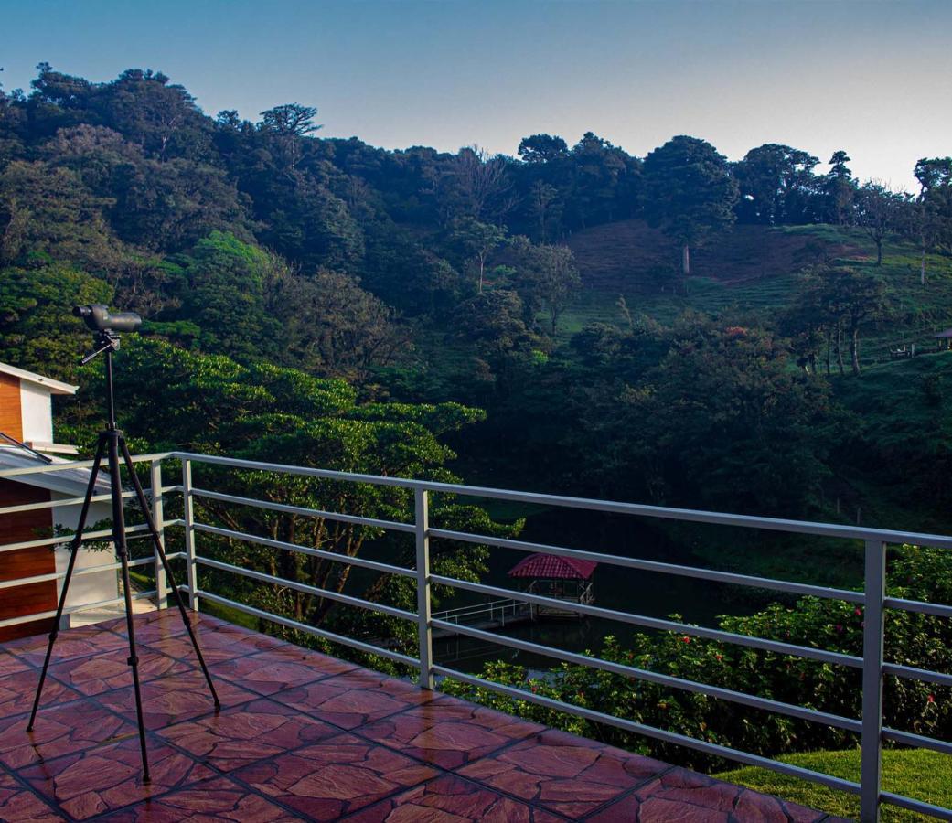 Burbi Lake Lodge Monteverde 외부 사진