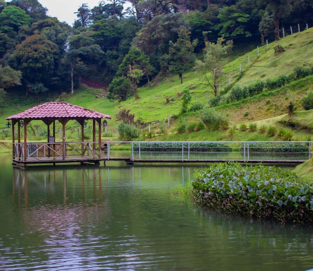 Burbi Lake Lodge Monteverde 외부 사진