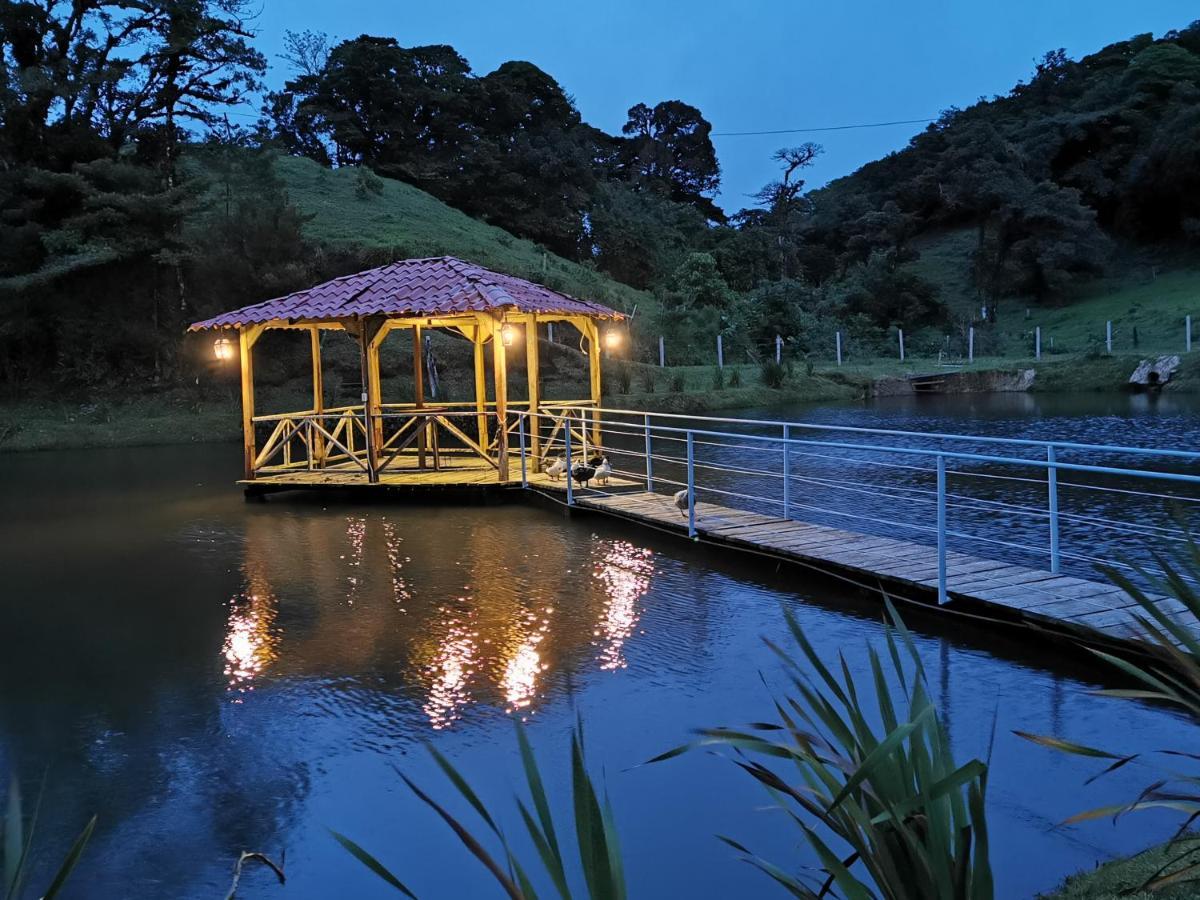 Burbi Lake Lodge Monteverde 외부 사진