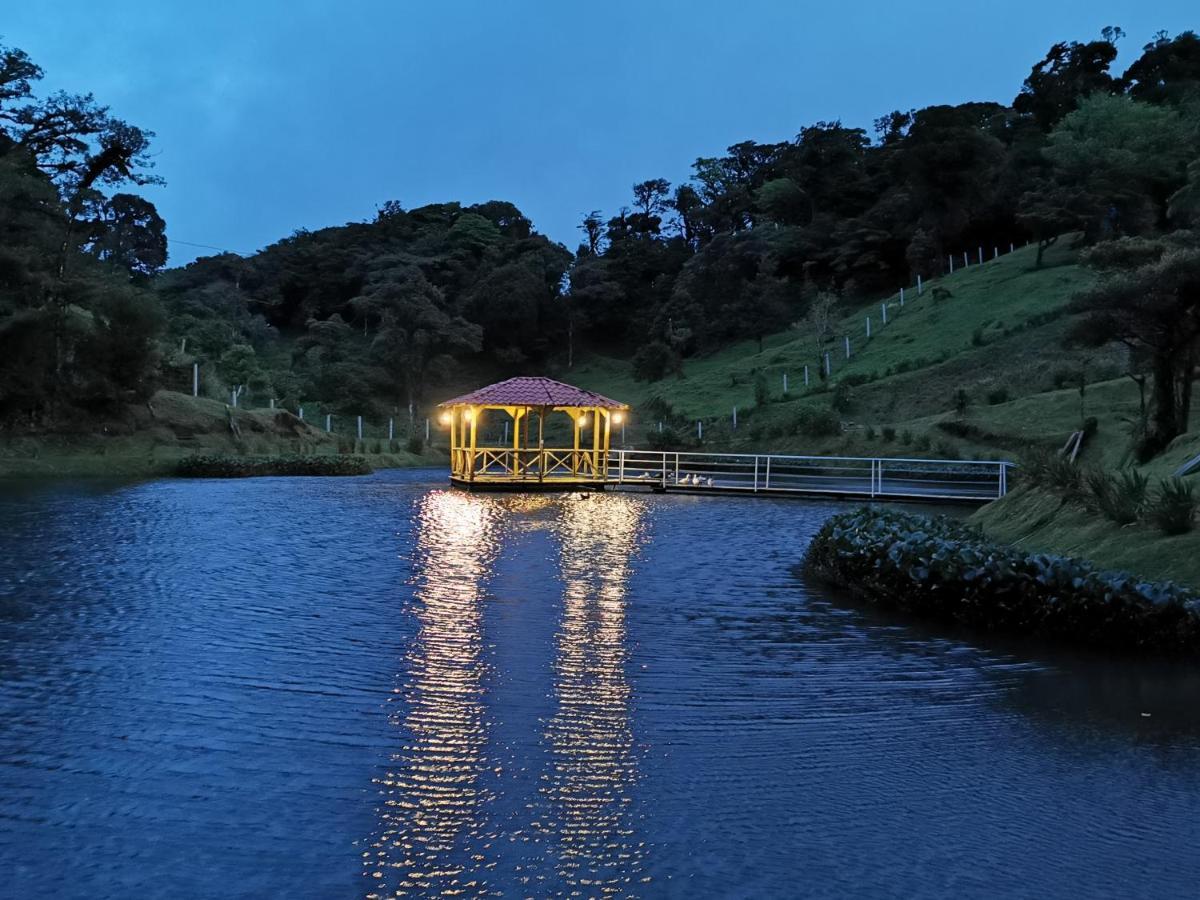 Burbi Lake Lodge Monteverde 외부 사진