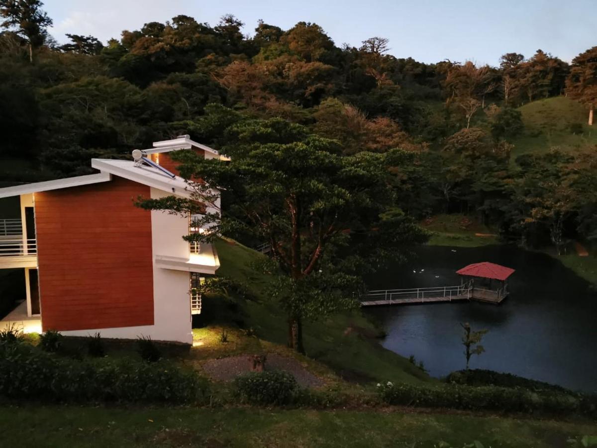 Burbi Lake Lodge Monteverde 외부 사진
